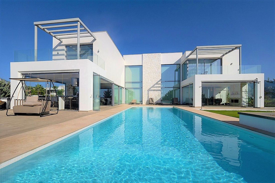 Villa in Benahavis, Andalusia, Spain 1 - 14988349