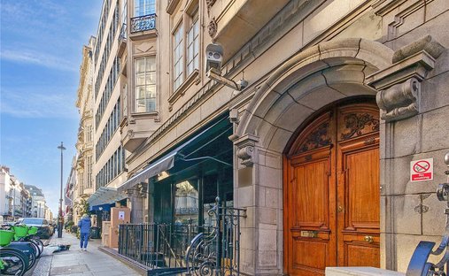 Apartment in Mayfair, Westminster, England 1