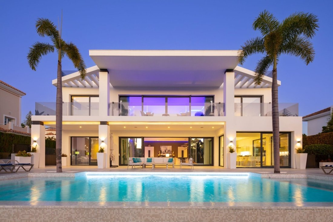 Villa in Puerto Banus, Marbella, Spain 1 - 14988451