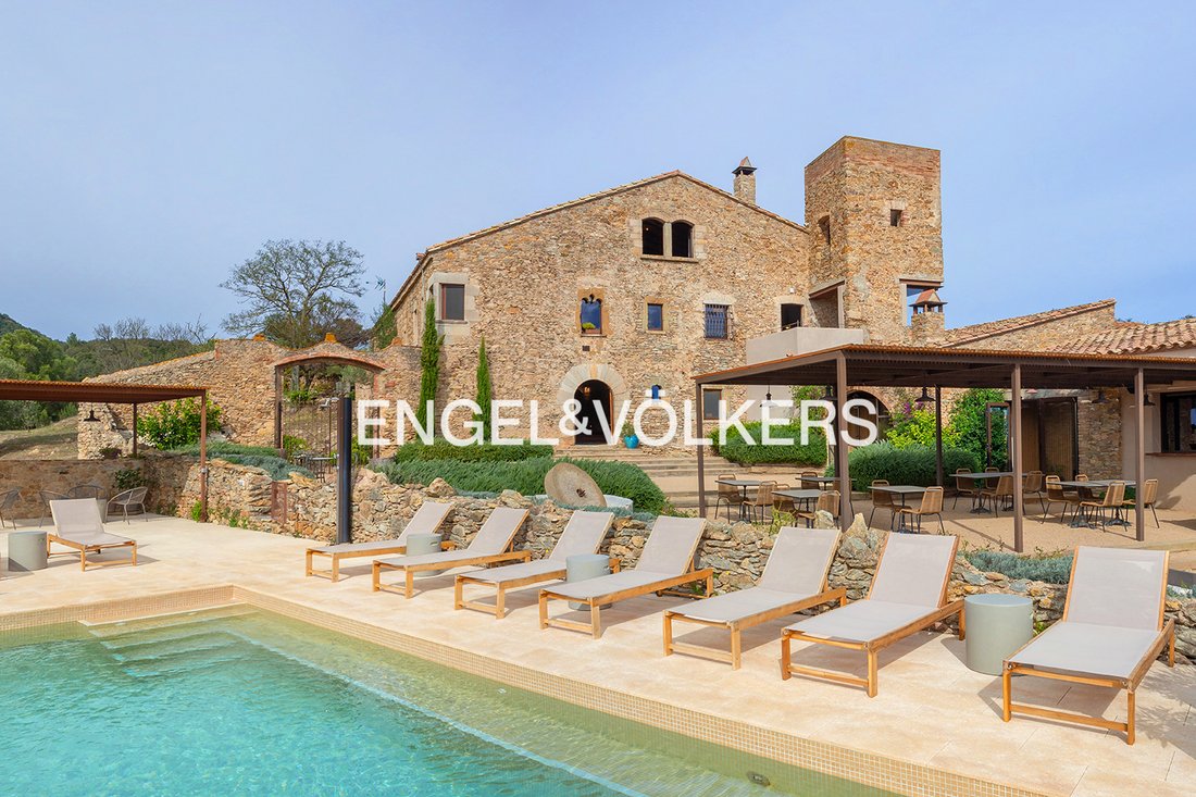 Country House in Quart, Catalonia, Spain 2 - 14990847