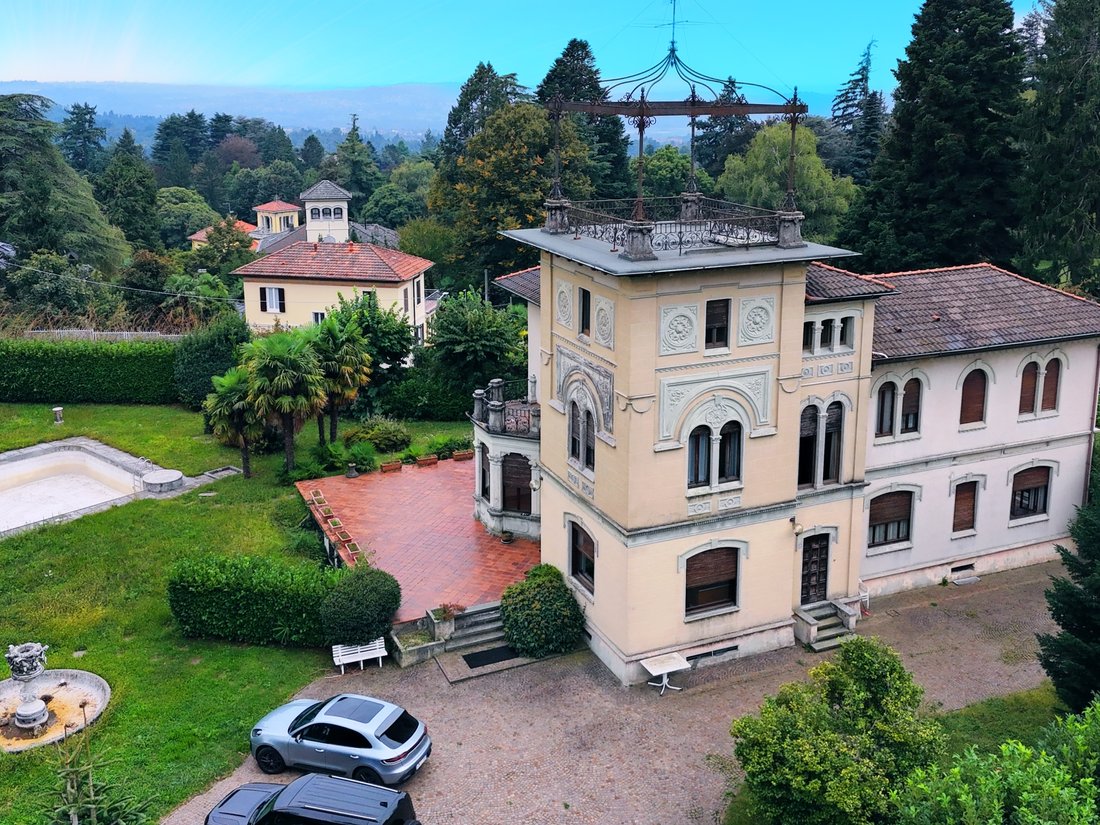 Villa in Varese, Lombardy, Italy 1 - 14990994