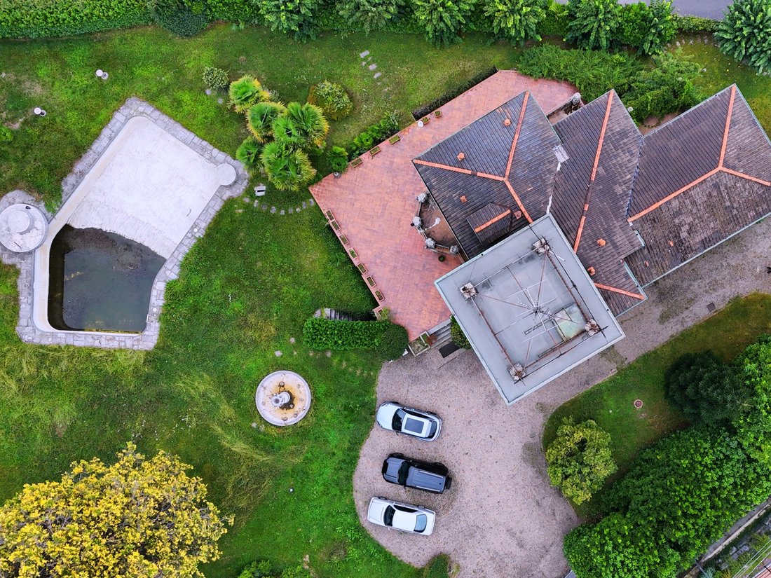 Villa in Varese, Lombardy, Italy 4 - 14990994