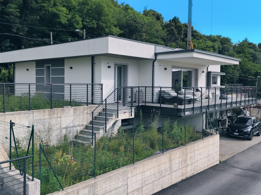 Villa in Gavirate, Lombardy, Italy 1 - 14990996