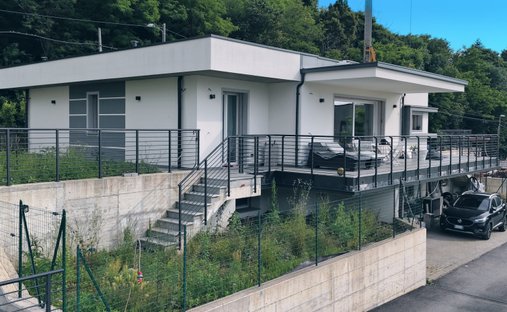 Villa in Gavirate, Lombardy, Italy 1