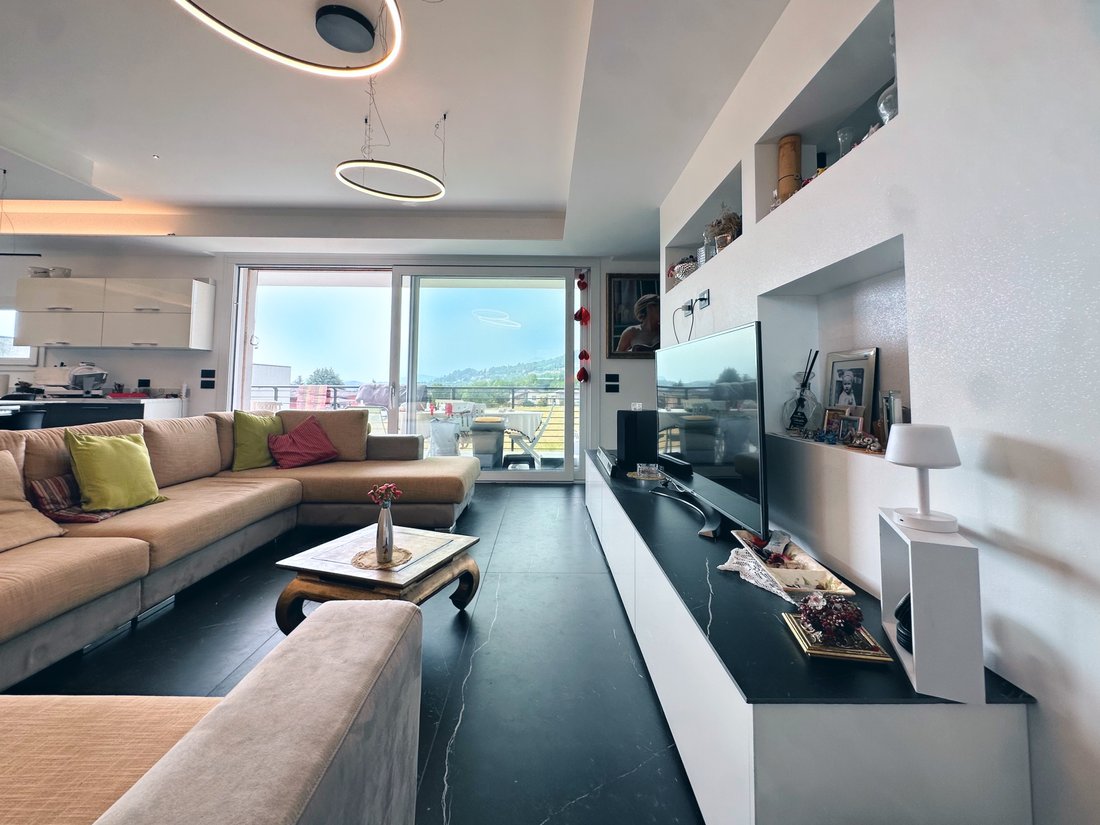 Villa in Gavirate, Lombardy, Italy 5 - 14990996