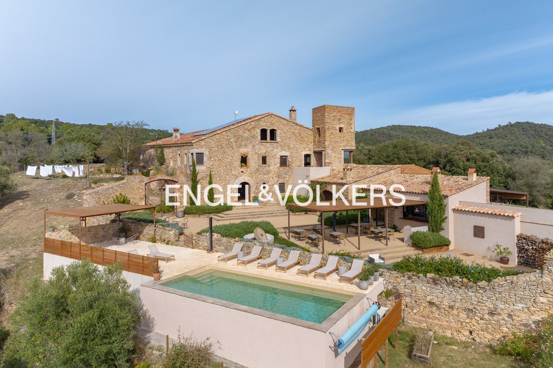 Country House in Quart, Catalonia, Spain 1 - 14990847