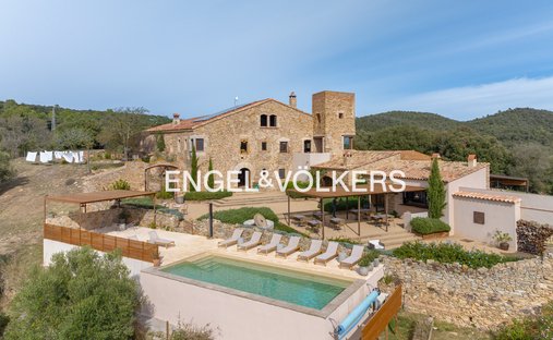 Landhaus in Quart, Katalonien, Spanien 1