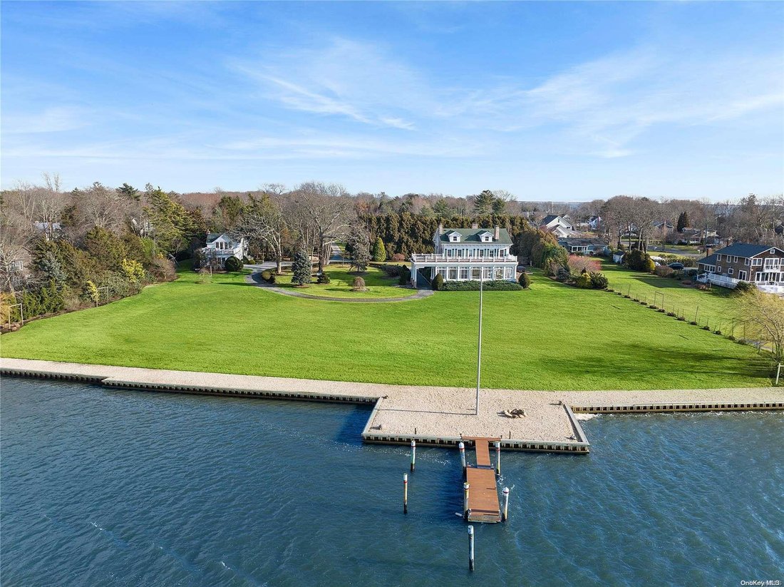 House in Center Moriches, New York, United States 1 - 14987151