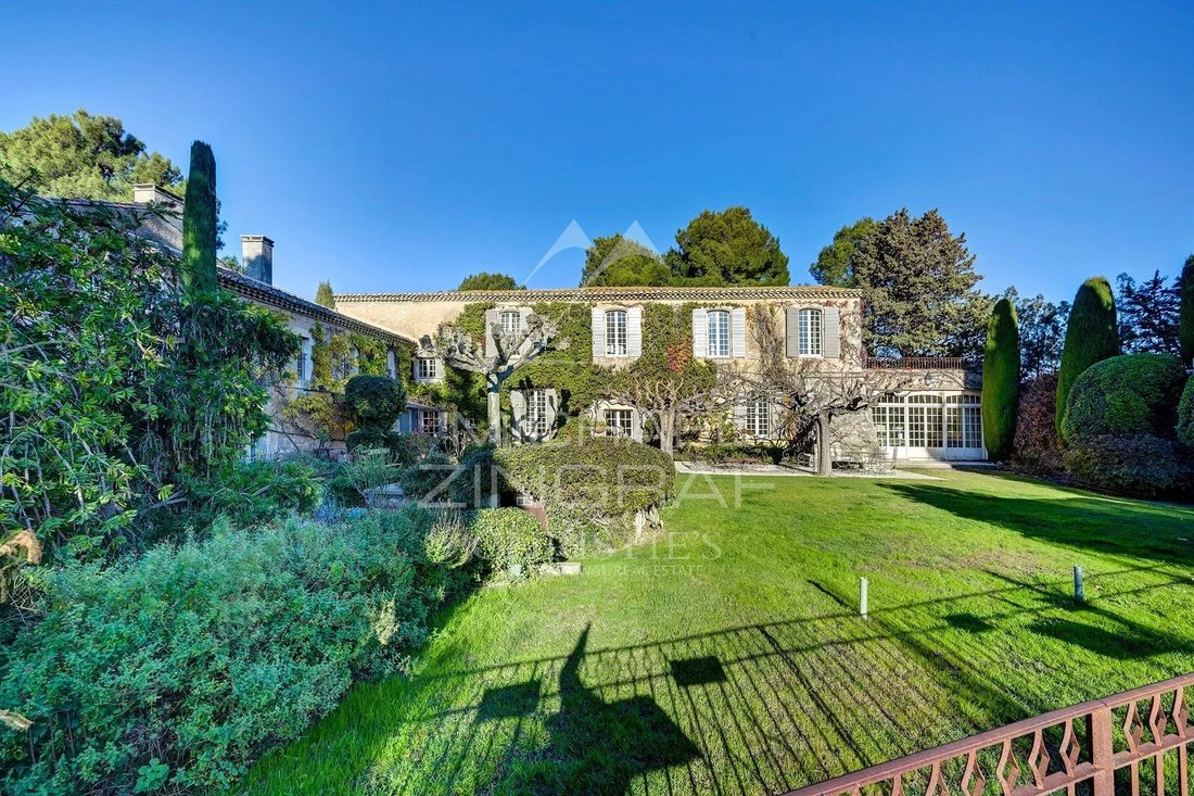 Estate in Maussane-les-Alpilles, Provence-Alpes-Côte d'Azur, France 2 - 14864472