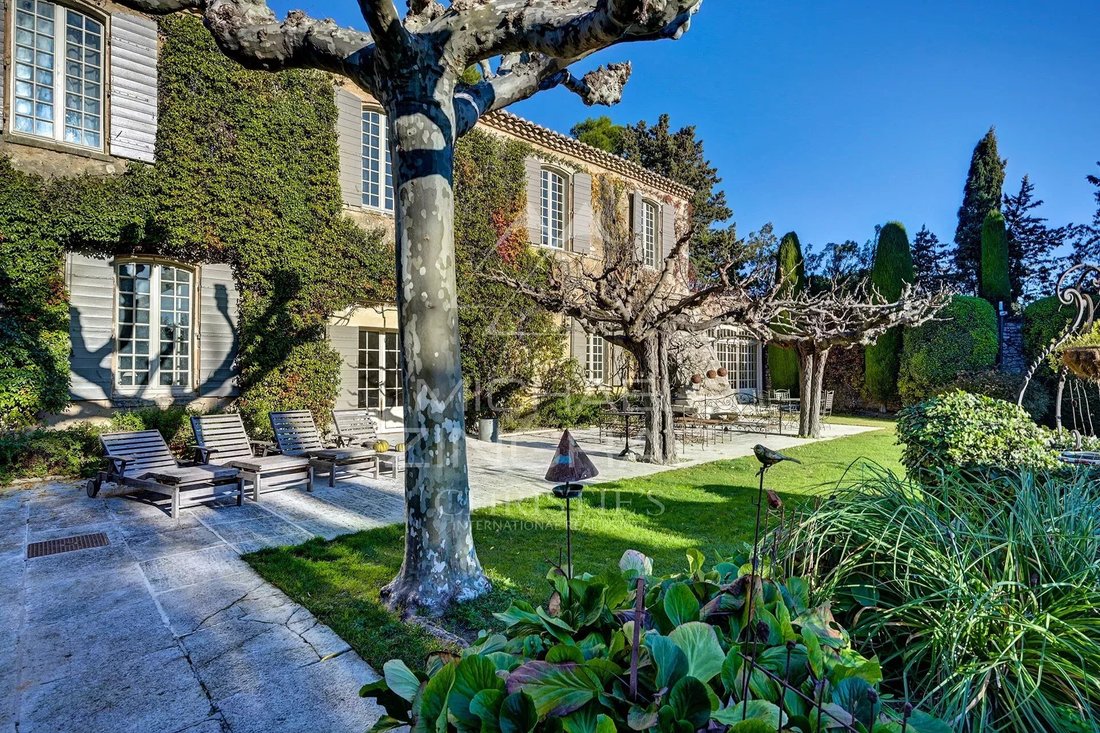 Estate in Maussane-les-Alpilles, Provence-Alpes-Côte d'Azur, France 1 - 14864472