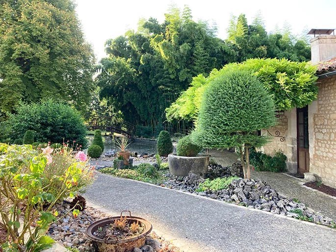 Estate in Jonzac, Nouvelle-Aquitaine, France 2 - 14438007