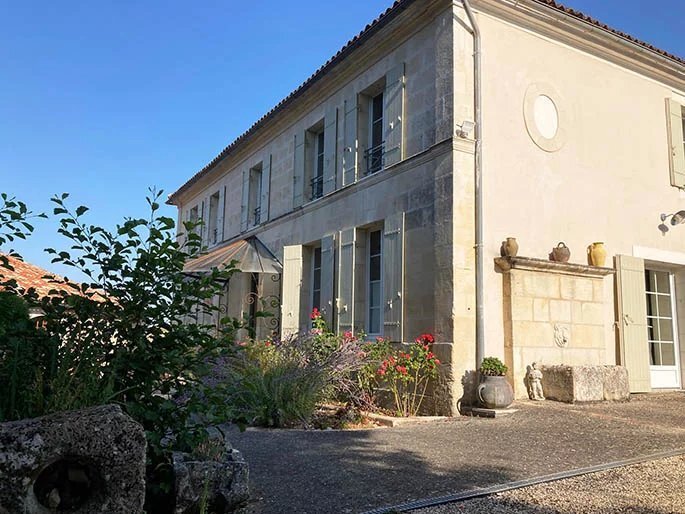 Estate in Jonzac, Nouvelle-Aquitaine, France 1 - 14438007