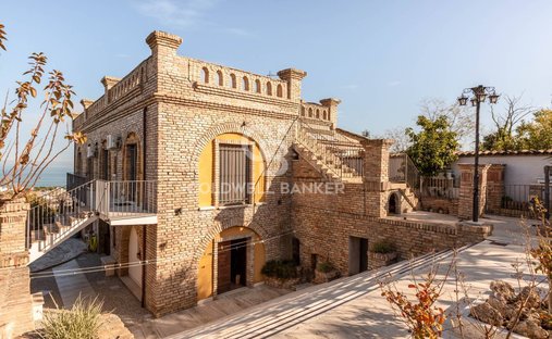 Villa in Abruzzo, Italy 1