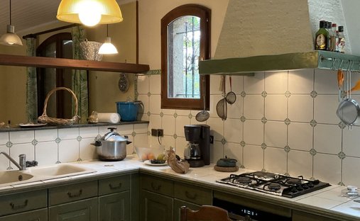 Castle for Sale in Saint-Loubès, Nouvelle-Aquitaine, France