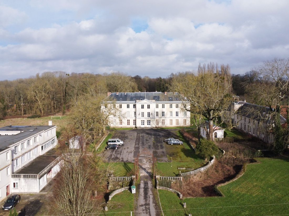 Le Château des Lumières: A Neoclassical Masterpiece Near Paris