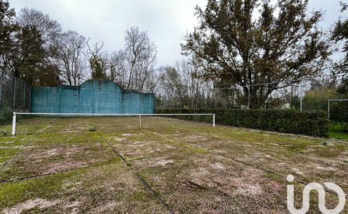 Castle for Sale in Saint-Loubès, Nouvelle-Aquitaine, France