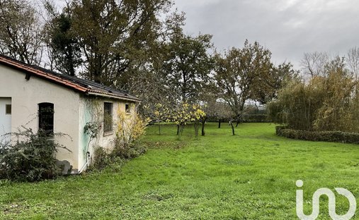 Castle for Sale in Saint-Loubès, Nouvelle-Aquitaine, France