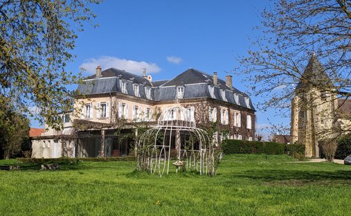 Castle in Crécy-la-Chapelle, Île-de-France, France 1