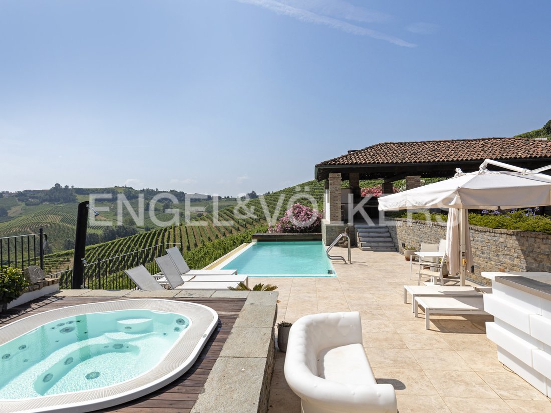 Villa in Agliano Terme, Piedmont, Italy 1 - 14994249