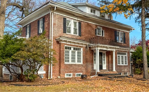 Luxury homes for sale in Ewing Township, New Jersey | JamesEdition