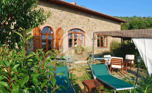 House in Castelfranco Piandisco, Tuscany, Italy 1