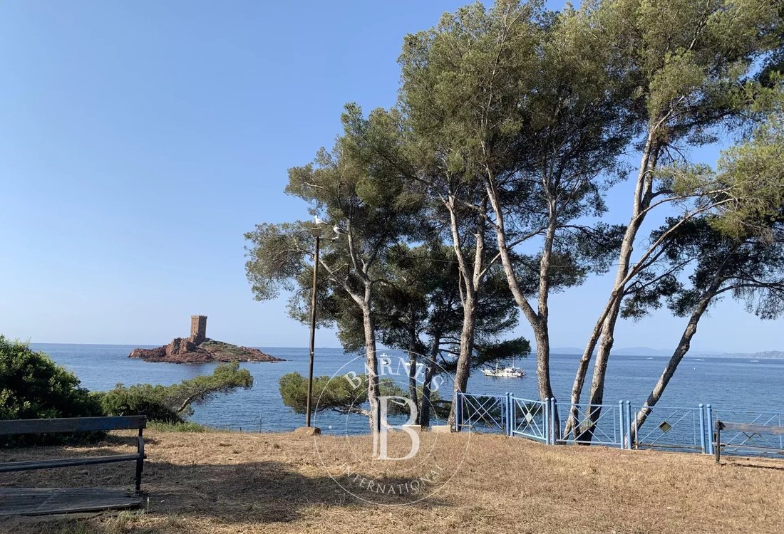 Land in Le Dramont-Agay-Anthéor-Le Trayas, Saint-Raphaël, France 1 - 14995997