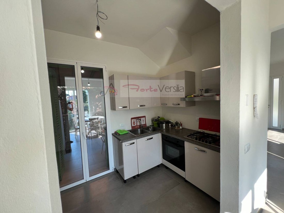 House in Tonfano, Pietrasanta, Italy 2 - 14996133
