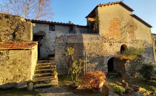 Maisons de campagne à Piano di Conca, Massarosa, Toscane 1