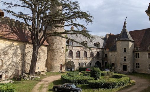 Castle for Sale in Veauce, Auvergne-Rhône-Alpes, France