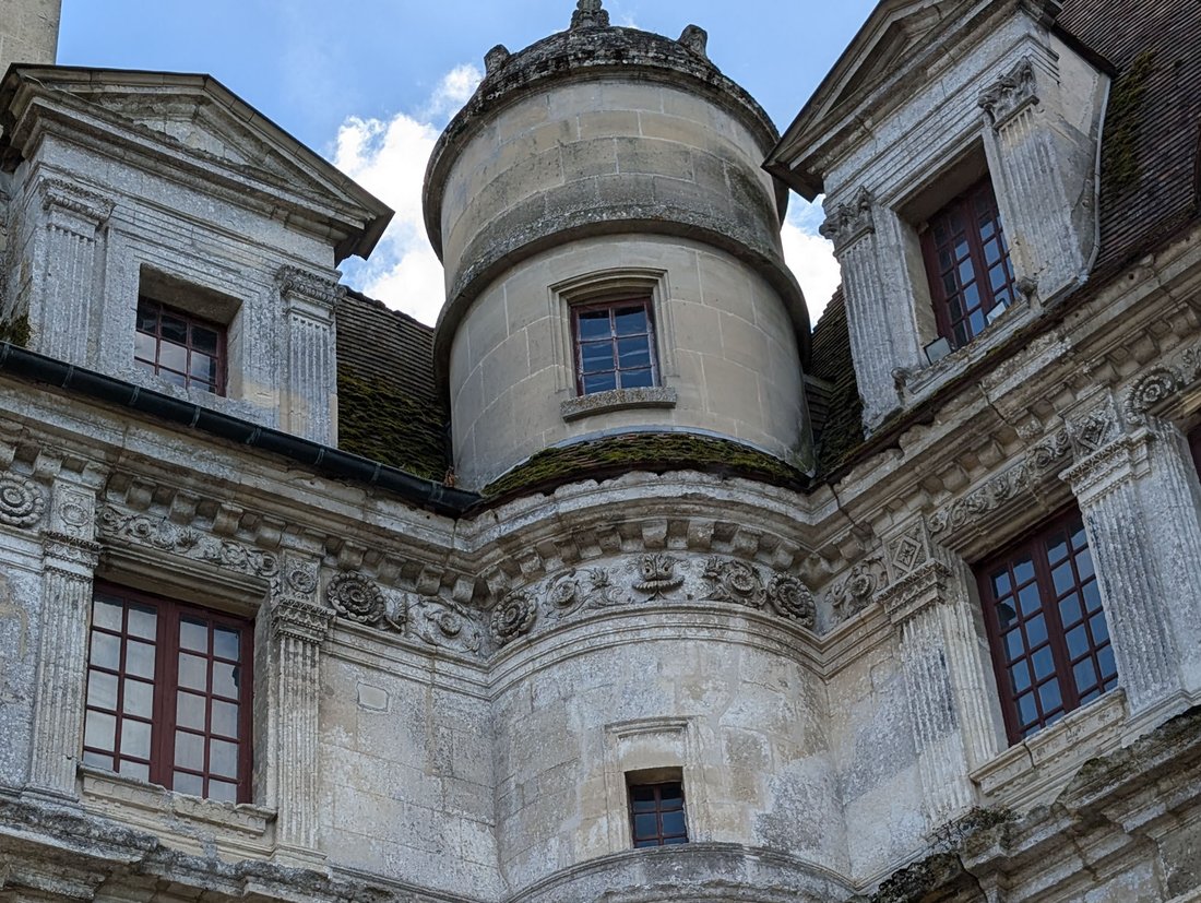 A Renaissance Dream: 26 Hectares of Timeless Elegance Near Paris - 5