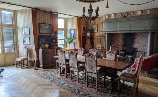 Castle for Sale in Veauce, Auvergne-Rhône-Alpes, France