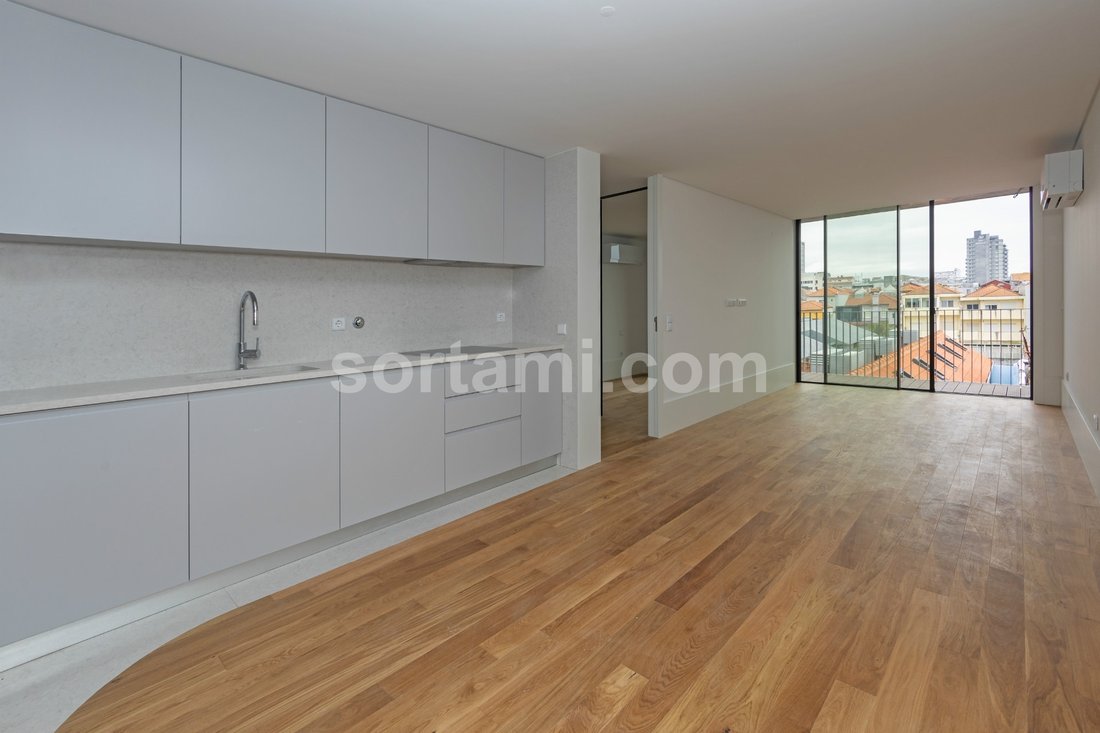 Apartment in Cedofeita, Santo Ildefonso, Se, Miragaia, Sao Nicolau e Vitoria, Porto District, Portugal 2 - 13717237