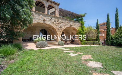 Townhouse in Vilademuls, Catalonia, Spain 1