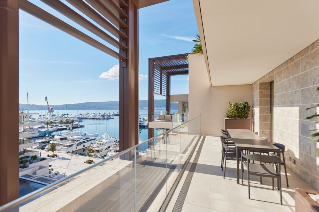 Apartment in Tivat, Tivat Municipality, Montenegro 1 - 15006706