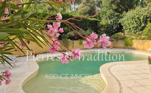 Maison à Roussillon, Provence-Alpes-Côte d'Azur, France 1