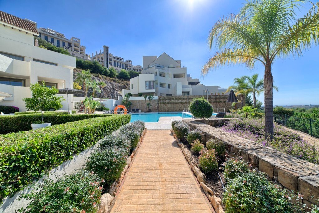 Penthouse in Benahavis, Andalusia, Spain 1 - 15010122