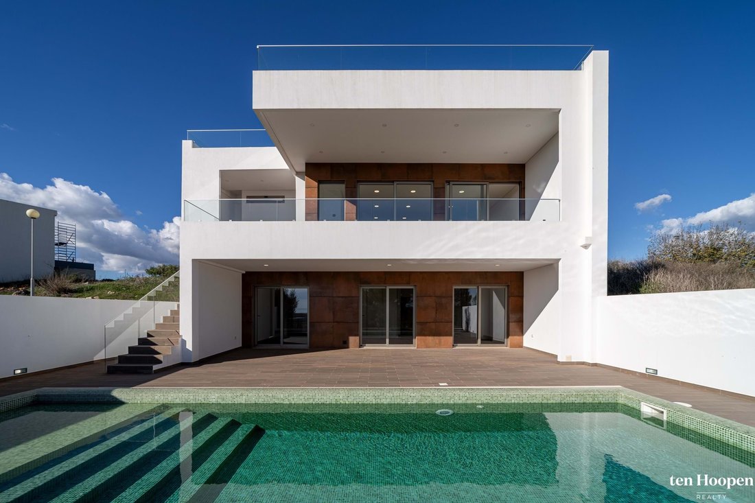 Villa in Mexilhoeira Grande, Algarve, Portugal 1 - 14840120