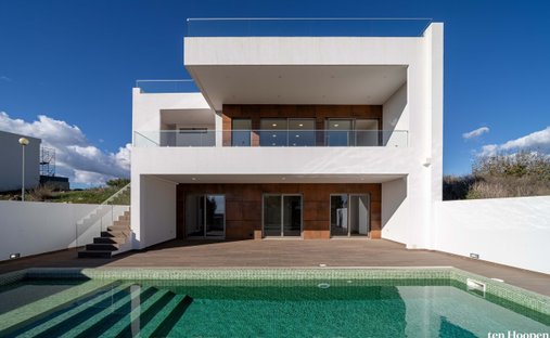 Villa in Mexilhoeira Grande, Algarve, Portugal 1