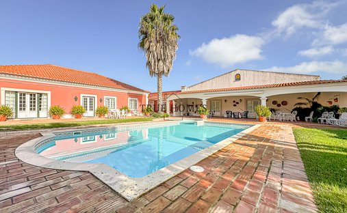 House in Azeitao (Sao Lourenco e Sao Simao), Setubal, Portugal 1