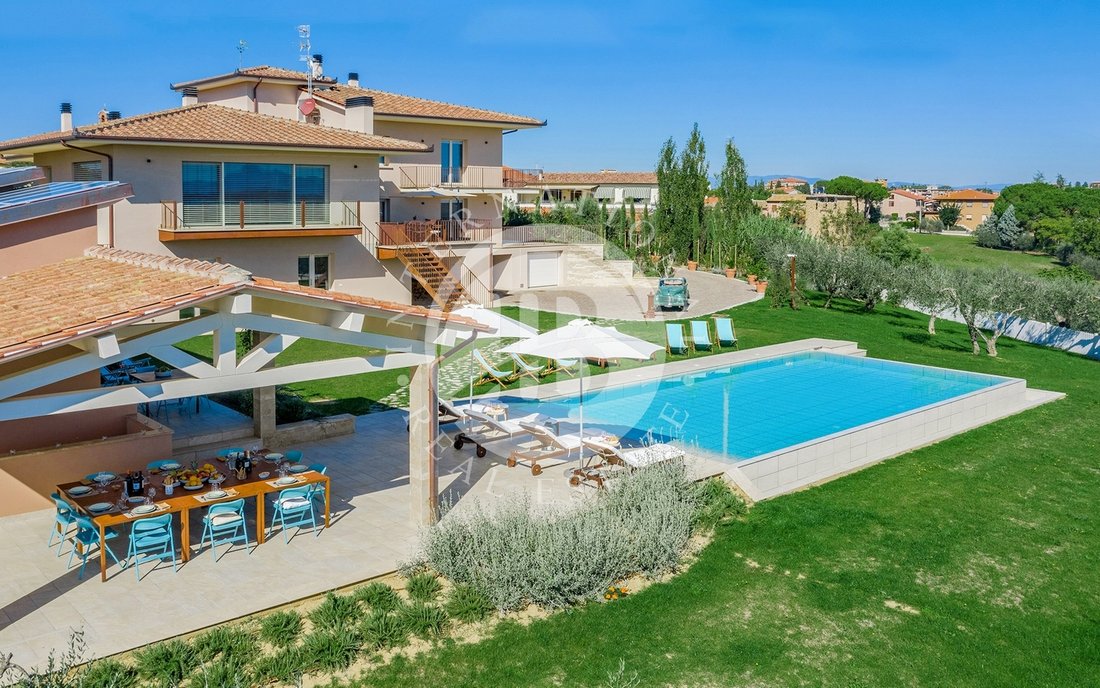 Villa in Foiano della Chiana, Tuscany, Italy 1 - 15014804