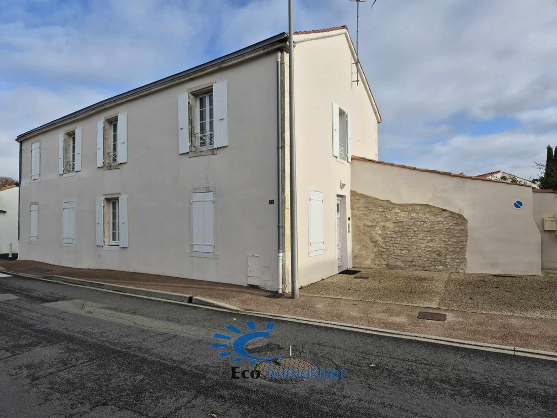 House in Saint-Rogatien, Nouvelle-Aquitaine, France 1 - 14768693