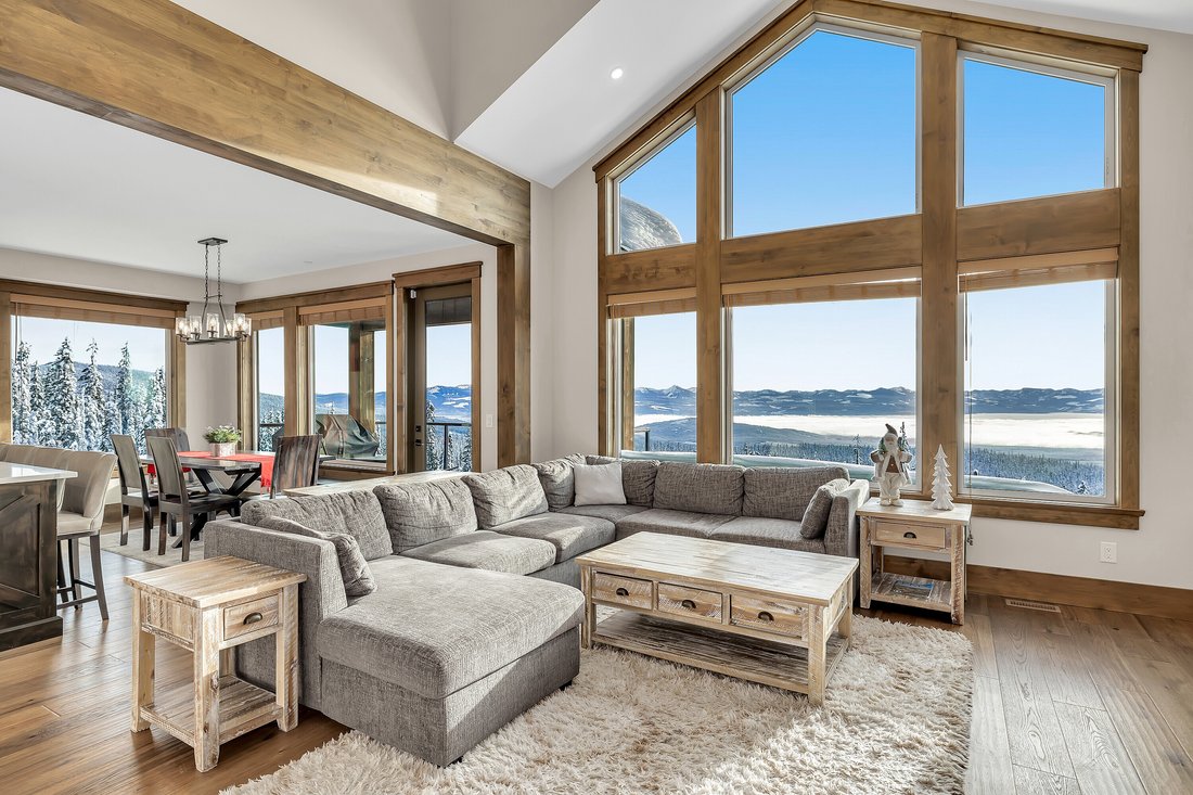 House in Beaverdell, British Columbia, Canada 1 - 15012925