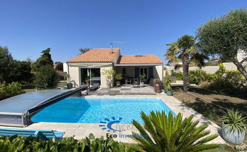 House in Saint Maurice-Fetilly, La Rochelle, France 1