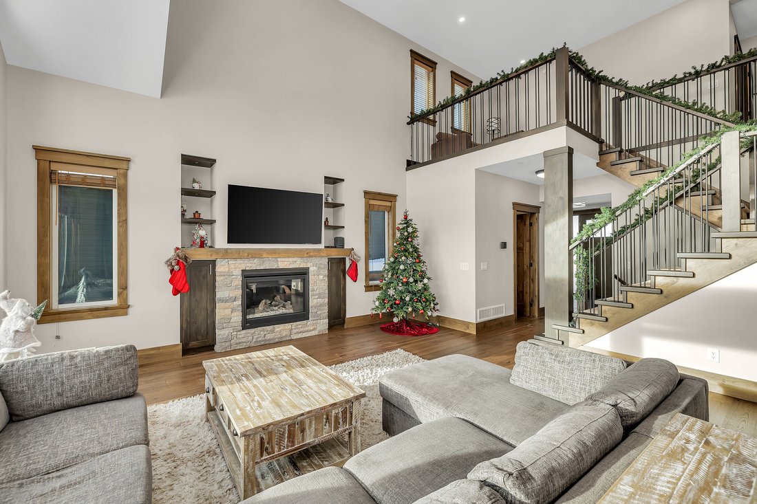 House in Beaverdell, British Columbia, Canada 4 - 15012925