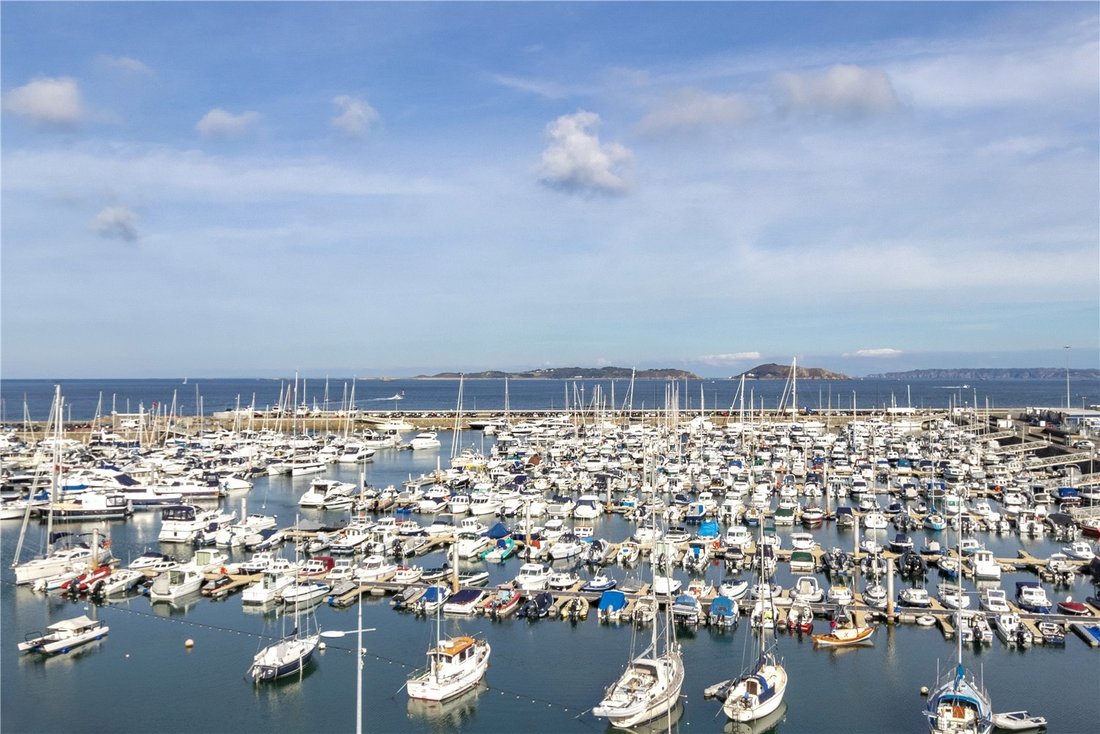 Apartment in Saint Peter Port, Guernsey 1 - 15015317
