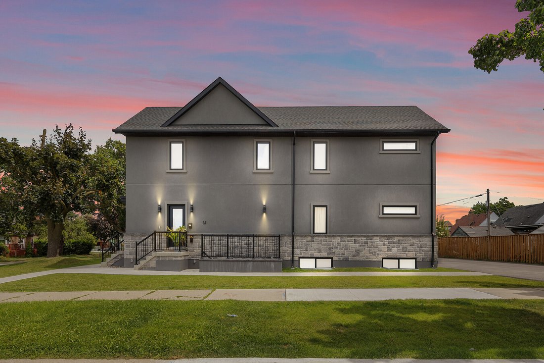 House in Toronto, Ontario, Canada 2 - 15016182