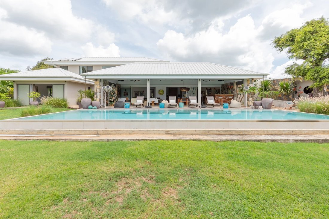 Villa in Flic en Flac, Rivière Noire District, Mauritius 1 - 13733478