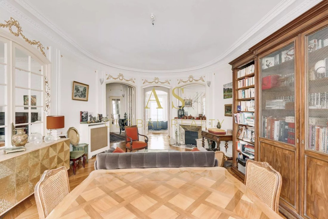 Apartment in Saint Placide, Paris 6e Arrondissement, Paris 5 - 15016787