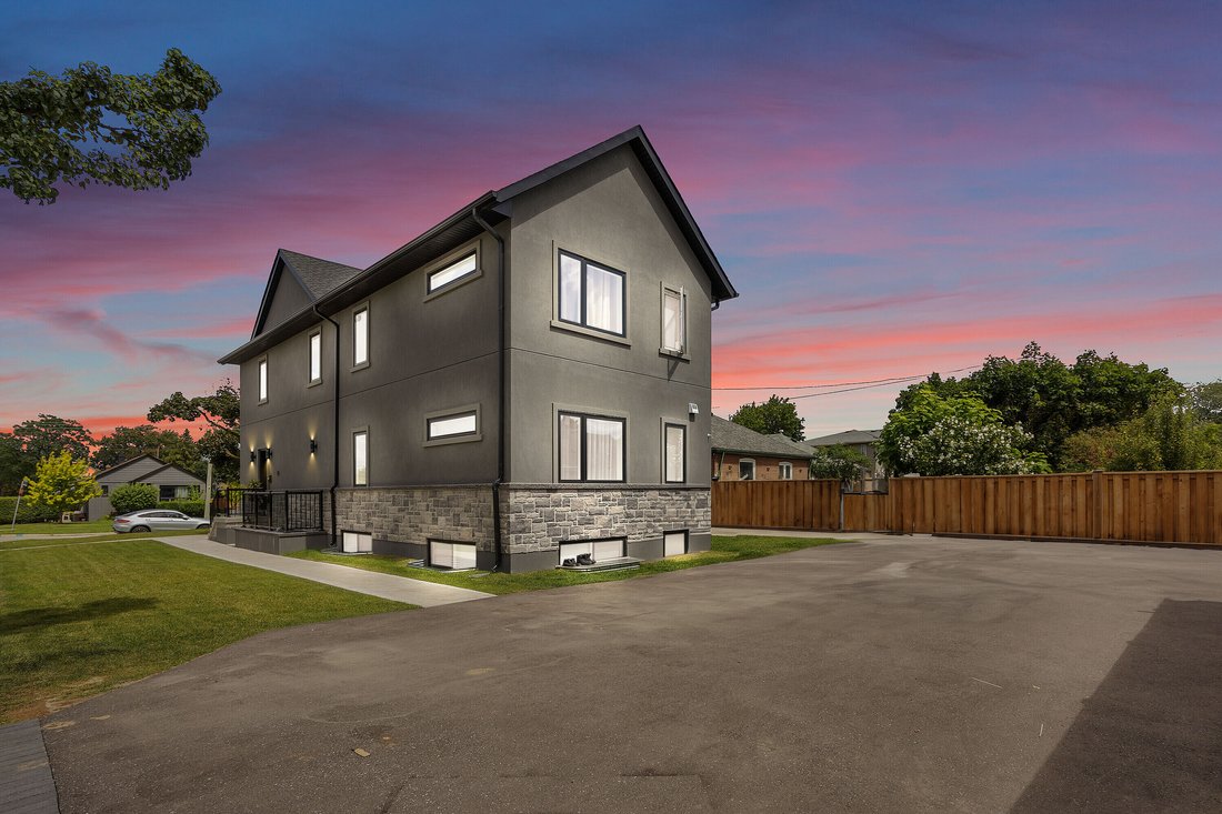 House in Toronto, Ontario, Canada 3 - 15016182