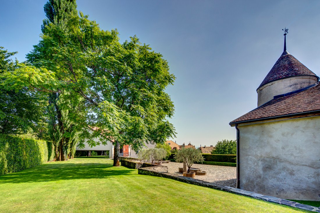 Le Rosey’s Timeless Embrace: A 13th-Century Château Crowned in Vine & Light